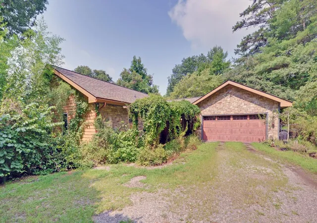 Photo 2 of Single family home for sale at 475 Rivercane Rd, Brasstown, NC 28902 | MLS# 3612445 | Listing updated on 2026-10-06