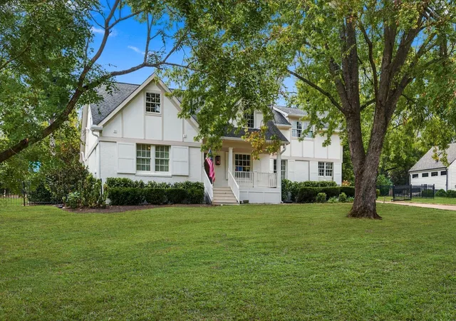Single family home for sale at 200 Leake Ave, Nashville, TN 37205 | MLS# 3612809