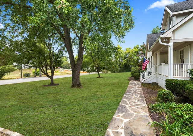 Photo 3 of Single family home for sale at 200 Leake Ave, Nashville, TN 37205 | MLS# 3612809 | Listing updated on 2026-10-09