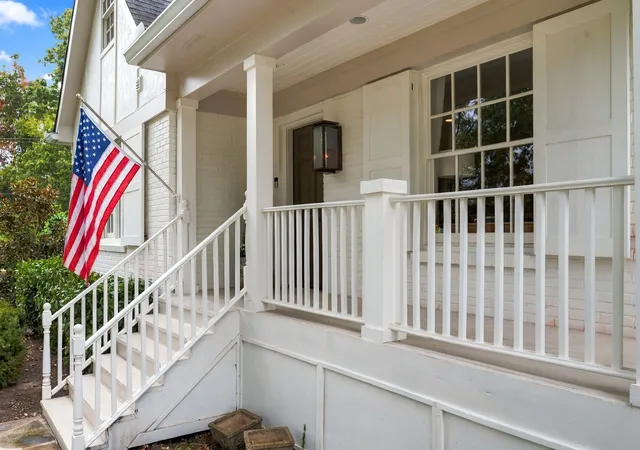 Photo 4 of Single family home for sale at 200 Leake Ave, Nashville, TN 37205 | MLS# 3612809 | Listing updated on 2026-10-09