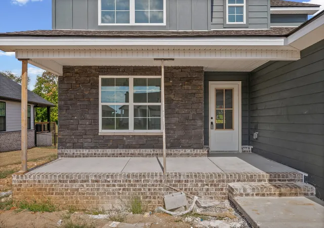 Photo 3 of Single family home for sale at 925 Bankside Dr, Clarksville, TN 37043 | MLS# 3615142 | Listing updated on 2026-10-09