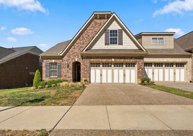 Single family home for sale at 912 Cherry Grv Dr, Hendersonville, TN 37075 | MLS# 3612574