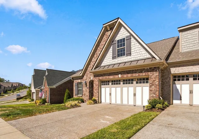 Photo 2 of Single family home for sale at 912 Cherry Grv Dr, Hendersonville, TN 37075 | MLS# 3612574 | Listing updated on 2026-10-09