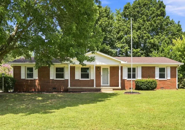 Photo 1 of Single family home for sale at 214 Stonewall Rd, Columbia, TN 38401 | MLS# 3618948 | Listing updated on 2026-10-10