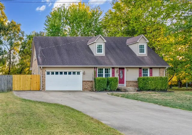 Single family home for sale at 634 Cleveland Dr, Clarksville, TN 37042 | MLS# 3623215