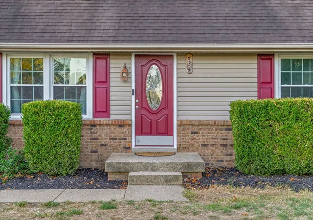 Photo 3 of Single family home for sale at 634 Cleveland Dr, Clarksville, TN 37042 | MLS# 3623215 | Listing updated on 2026-10-23