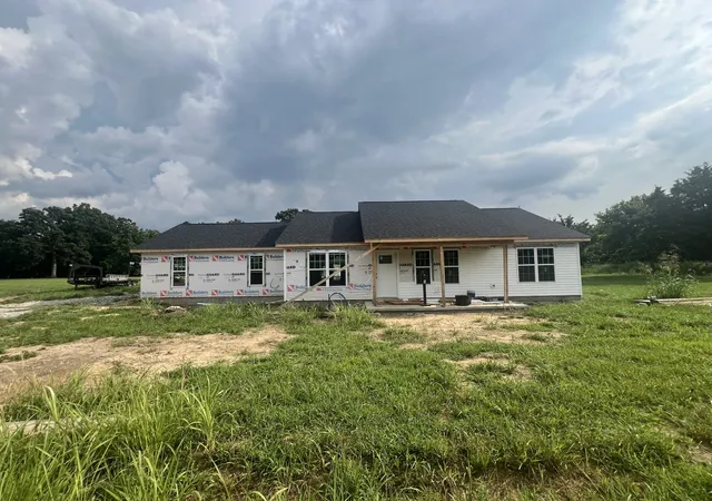 Photo 3 of Single family home for sale at 1053 Lake Morris Rd, Hopkinsville, KY 42240 | MLS# 3623163 | Listing updated on 2026-10-20
