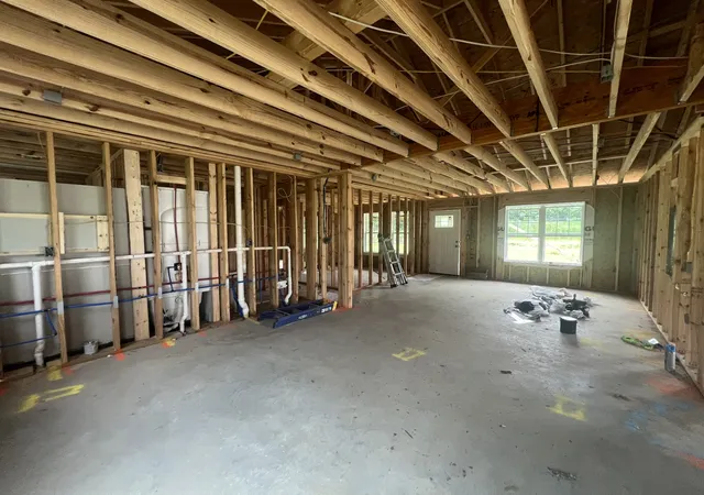 Photo 4 of Single family home for sale at 1053 Lake Morris Rd, Hopkinsville, KY 42240 | MLS# 3623163 | Listing updated on 2026-10-20