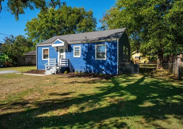 Photo 3 of Single family home for sale at 1611 Idlewood Dr, Murfreesboro, TN 37129 | MLS# 3614443 | Listing updated on 2026-10-08