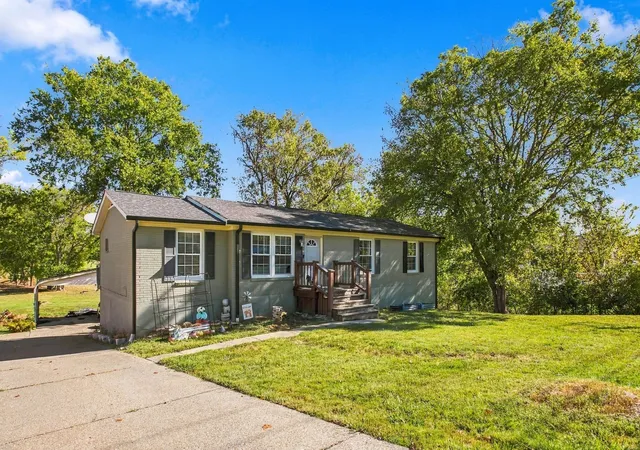 Photo 2 of Single family home for sale at 1570 White Dr, Lewisburg, TN 37091 | MLS# 3613244 | Listing updated on 2026-10-08