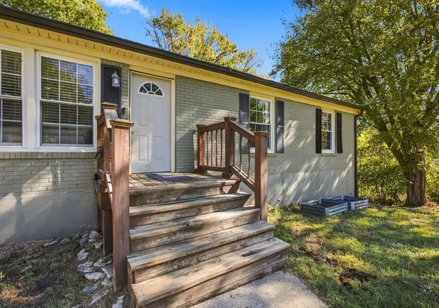 Photo 3 of Single family home for sale at 1570 White Dr, Lewisburg, TN 37091 | MLS# 3613244 | Listing updated on 2026-10-08