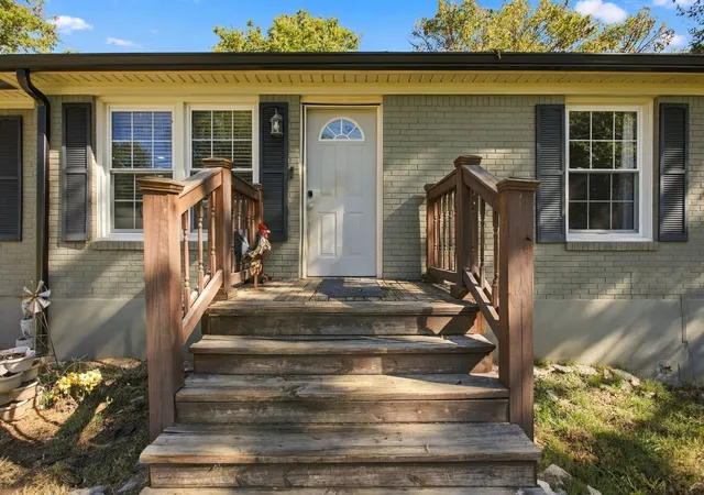 Photo 3 of Single family home for sale at 1570 White Dr, Lewisburg, TN 37091 | MLS# 3613244 | Listing updated on 2026-10-08