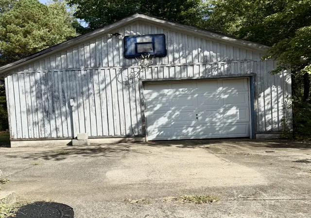 Photo 3 of Single family home for sale at 535 Roselawn Dr, Clarksville, TN 37042 | MLS# 3613216 | Listing updated on 2026-10-08