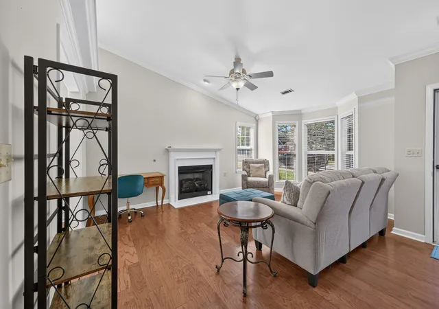 Listing Photo 1 - Condo for sale in building located at 1303 Crofton Park Ct, Columbia, TN 38401 - Unit #