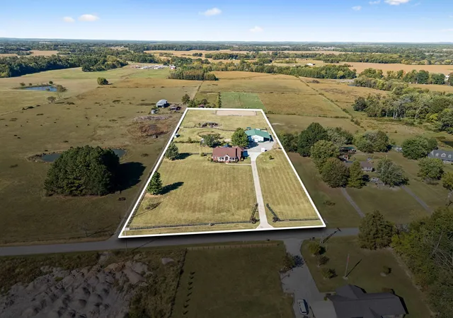 Photo 1 of Single family home for sale at 4582 N Old Hwy 41, Springfield, TN 37172 | MLS# 3615309 | Listing updated on 2026-10-28