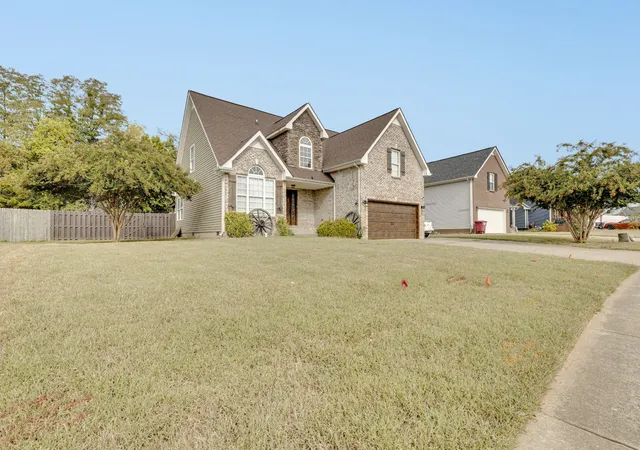 Photo 1 of Single family home for sale at 1622 Autumn Dr, Clarksville, TN 37042 | MLS# 3612889 | Listing updated on 2026-10-27