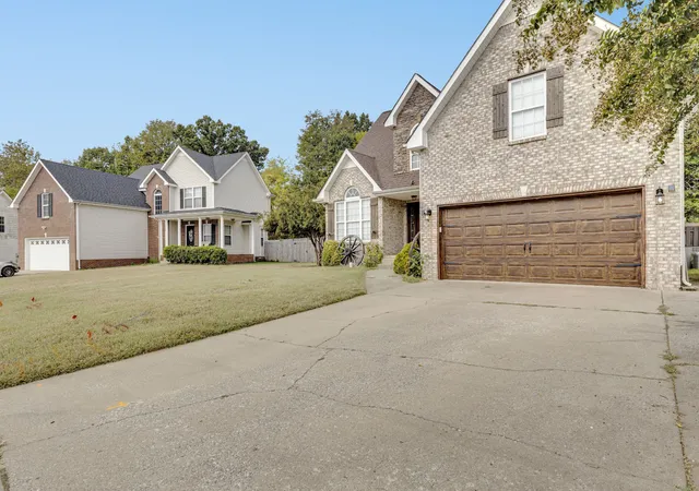 Photo 2 of Single family home for sale at 1622 Autumn Dr, Clarksville, TN 37042 | MLS# 3612889 | Listing updated on 2026-10-27