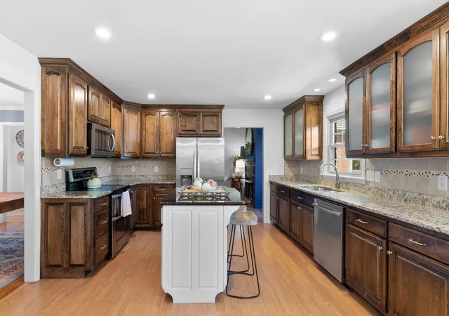 Photo 3 of Single family home for sale at 305 Springdale Dr, Columbia, TN 38401 | MLS# 3612612 | Listing updated on 2026-10-10
