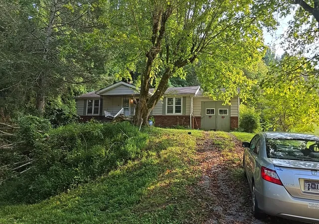 Photo 1 of Single family home for sale at 1372 Old Kentucky Rd, Tazewell, TN 37879 | MLS# 3612627 | Listing updated on 2026-10-07