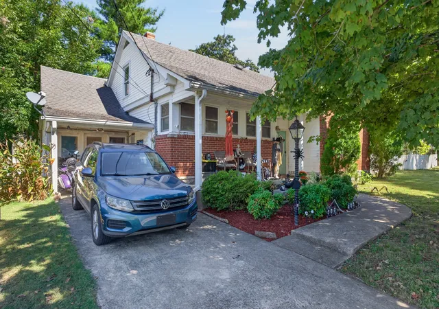 Photo 2 of Single family home for sale at 635 Jefferson Ave E, Carthage, TN 37030 | MLS# 3612632 | Listing updated on 2026-10-07
