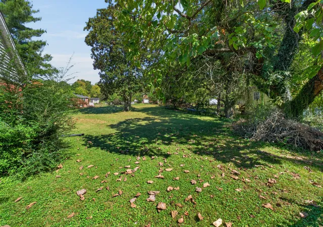 Photo 4 of Single family home for sale at 635 Jefferson Ave E, Carthage, TN 37030 | MLS# 3612632 | Listing updated on 2026-10-07