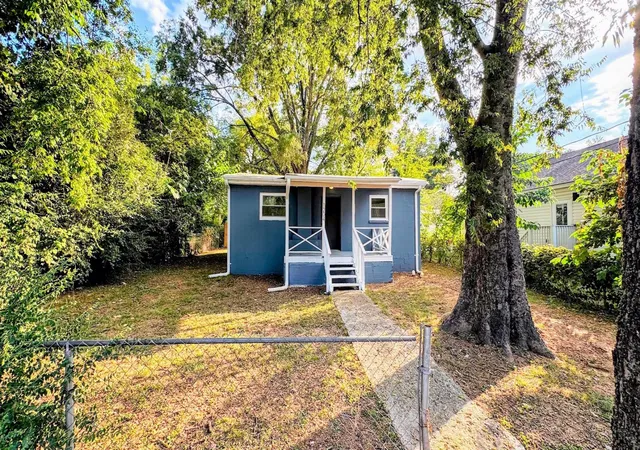 Photo 1 of Single family home for sale at 1204 East 34th St, Chattanooga, TN 37407 | MLS# 3612634 | Listing updated on 2026-10-07