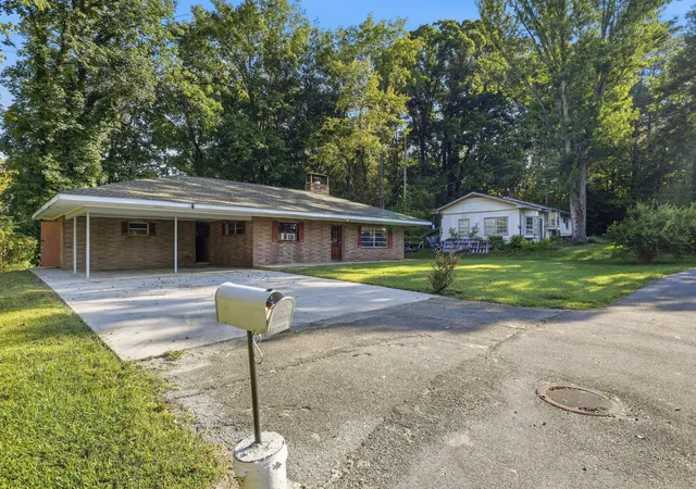 Photo 3 of Sale Pending at 130 Sunset Dr, Pigeon Forge, TN 37863 | MLS# 3620693 | Listing updated on 2026-10-20