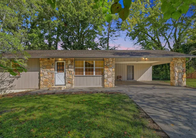 Photo 2 of Sale Pending at 136 Sunset Dr, Pigeon Forge, TN 37863 | MLS# 3620695 | Listing updated on 2026-10-20