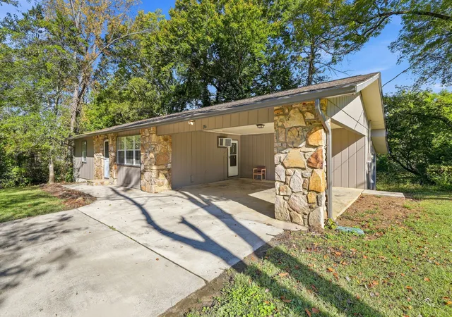 Photo 3 of Sale Pending at 136 Sunset Dr, Pigeon Forge, TN 37863 | MLS# 3620695 | Listing updated on 2026-10-20