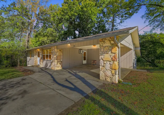 Photo 3 of Sale Pending at 136 Sunset Dr, Pigeon Forge, TN 37863 | MLS# 3620695 | Listing updated on 2026-10-20