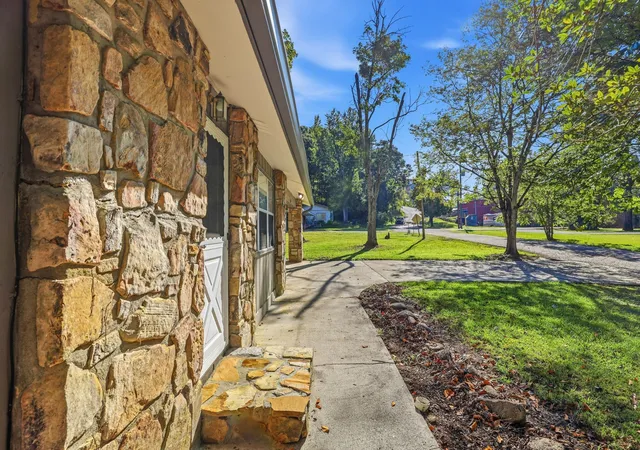 Photo 4 of Sale Pending at 136 Sunset Dr, Pigeon Forge, TN 37863 | MLS# 3620695 | Listing updated on 2026-10-20