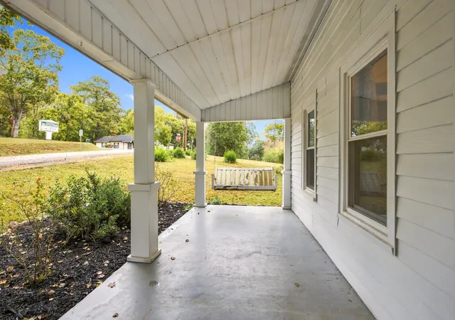 Photo 2 of Single family home for sale at 606 Thomas Ave, Cumberland City, TN 37050 | MLS# 3619769 | Listing updated on 2026-10-13