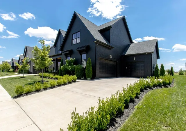 Photo 3 of Single family home for sale at 5713 Eaglemont Dr, Murfreesboro, TN 37129 | MLS# 3612672 | Listing updated on 2026-10-07
