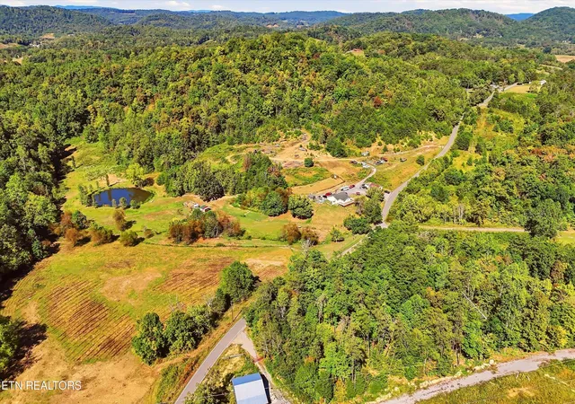 Photo 4 of Single family home for sale at 9211 Brock Rd, Knoxville, TN 37938 | MLS# 3612713 | Listing updated on 2026-10-07