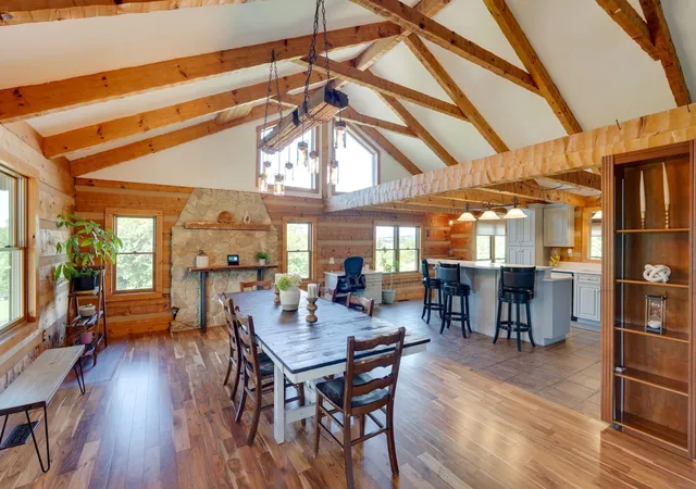 Photo 1 of Single family home for sale at 812 New Shackle Is Rd, Hendersonville, TN 37075 | MLS# 3615074 | Listing updated on 2026-10-08