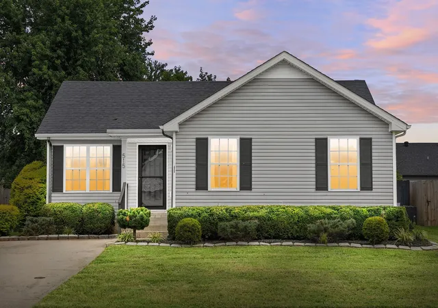 Photo 2 of Single family home for sale at 515 Oakmont Dr, Clarksville, TN 37042 | MLS# 3619929 | Listing updated on 2026-10-23