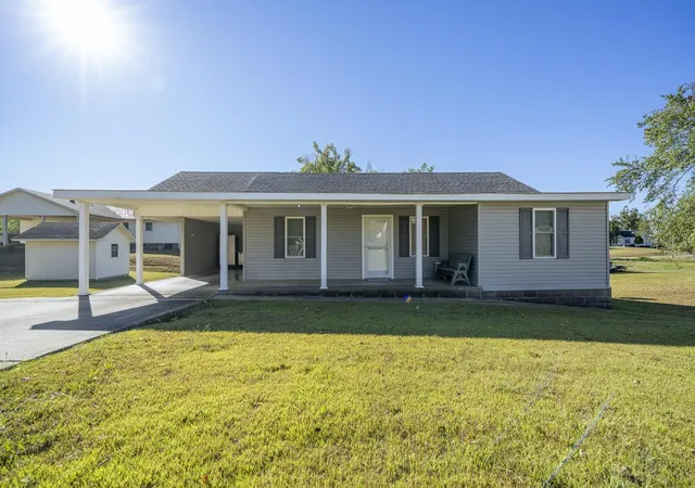 Single family home for sale at 122 Canby Cir, Savannah, TN 38372 | MLS# 3612766