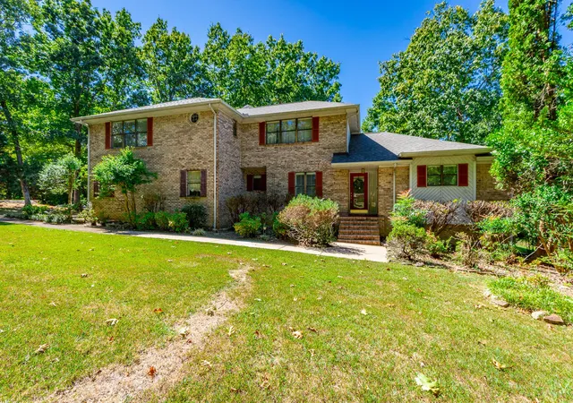 Photo 3 of Single family home for sale at 9013 Brow Lake Rd, Soddy Daisy, TN 37379 | MLS# 3612770 | Listing updated on 2026-10-07