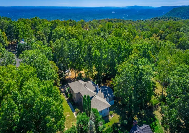 Photo 4 of Single family home for sale at 9013 Brow Lake Rd, Soddy Daisy, TN 37379 | MLS# 3612770 | Listing updated on 2026-10-07