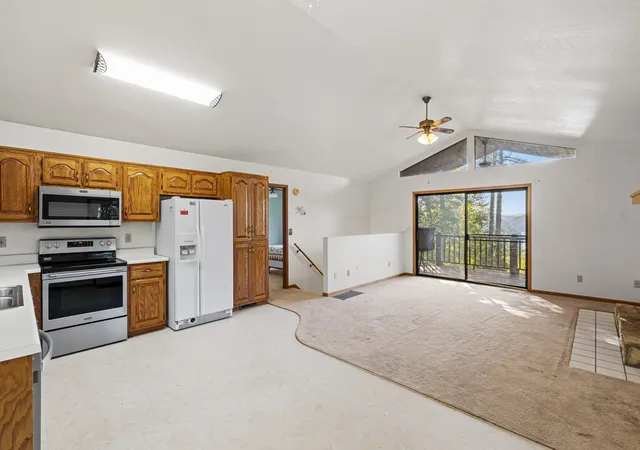 Photo 4 of Single family home for sale at 895 Lake Apalachia Acres Dr, Murphy, NC 28906 | MLS# 3618628 | Listing updated on 2026-10-09