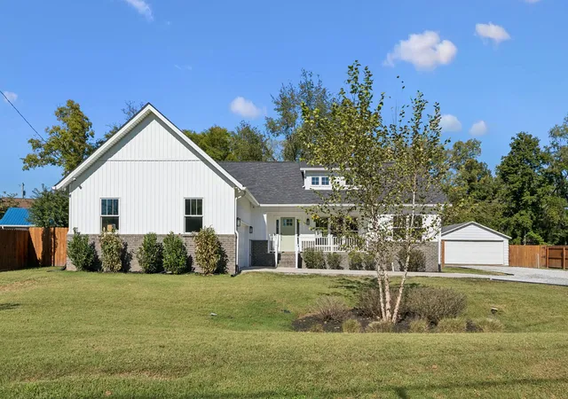 Single family home for sale at 352 Bellevue Rd S, Nashville, TN 37221 | MLS# 3614495