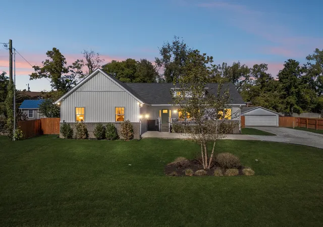 Photo 1 of Single family home for sale at 352 Bellevue Rd S, Nashville, TN 37221 | MLS# 3614495 | Listing updated on 2026-10-08