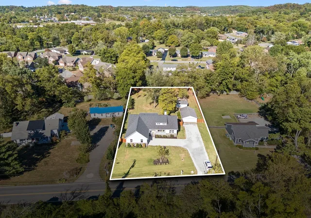 Photo 2 of Single family home for sale at 352 Bellevue Rd S, Nashville, TN 37221 | MLS# 3614495 | Listing updated on 2026-10-08