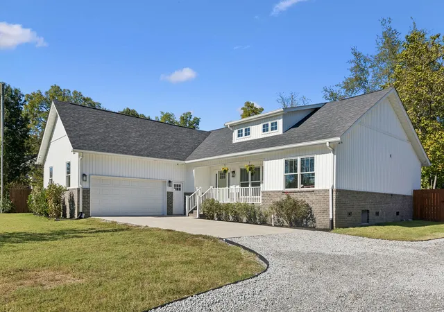 Photo 3 of Single family home for sale at 352 Bellevue Rd S, Nashville, TN 37221 | MLS# 3614495 | Listing updated on 2026-10-08
