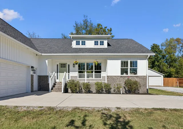 Photo 4 of Single family home for sale at 352 Bellevue Rd S, Nashville, TN 37221 | MLS# 3614495 | Listing updated on 2026-10-08