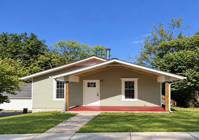 Photo 1 of Single family home for sale at 202 Sylvis St, Dickson, TN 37055 | MLS# 3612827 | Listing updated on 2026-10-07