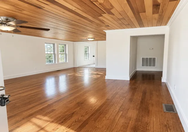 Photo 2 of Single family home for sale at 202 Sylvis St, Dickson, TN 37055 | MLS# 3612827 | Listing updated on 2026-10-07