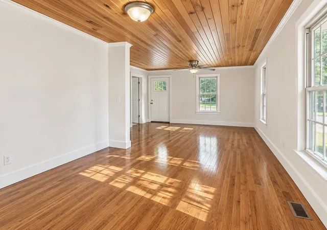 Photo 3 of Single family home for sale at 202 Sylvis St, Dickson, TN 37055 | MLS# 3612827 | Listing updated on 2026-10-07