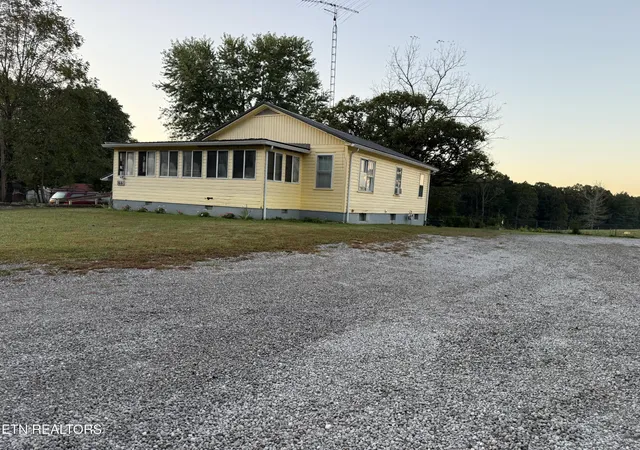 Photo 2 of Single family home for sale at 1661 Deer Lodge Hwy, Deer Lodge, TN 37726 | MLS# 3612814 | Listing updated on 2026-10-08