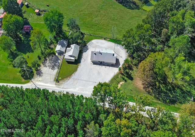 Photo 3 of Single family home for sale at 1661 Deer Lodge Hwy, Deer Lodge, TN 37726 | MLS# 3612814 | Listing updated on 2026-10-08